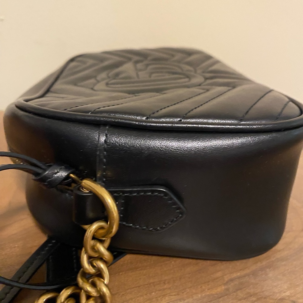 Gucci Black Quilted Chevron Crossbody with Gold GG - Picture 5 of 12